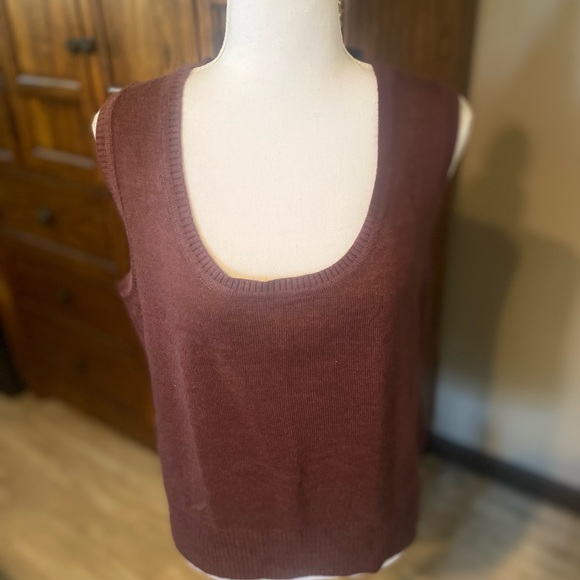 Mossimo, L, Burgandy sleeveless sweater - Picture 1 of 2